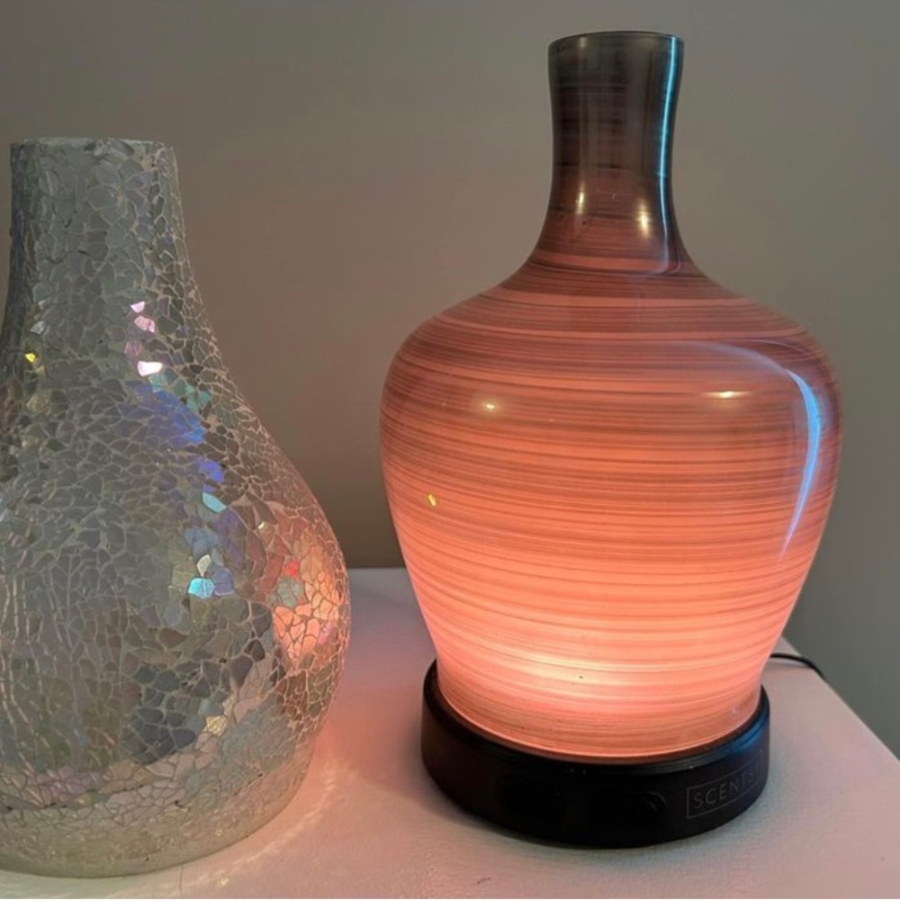 Scentsy Defuser with 2 covers one is discontinued.